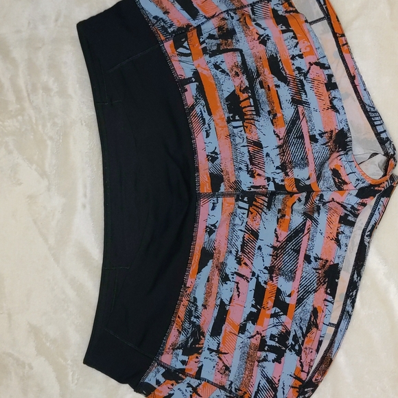 Lululemon Speed Up shorts - Picture 5 of 8
